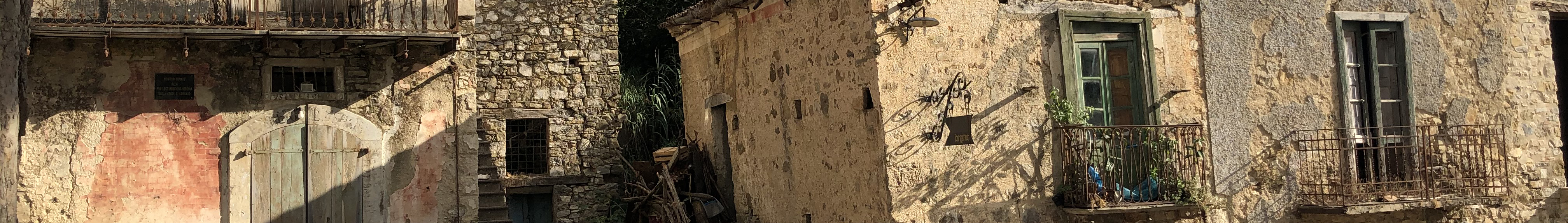 Case in pietra a Roscigno Vecchia